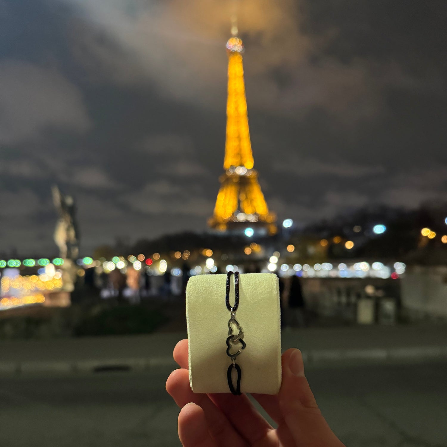 Menottes coeurs à cordon noir